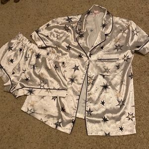 Extra Small Women’s Victoria Secret Pajama Set